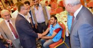 Vali Toprak iyilik sofrasında yetimlerle bir araya geldi