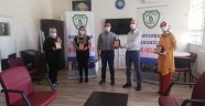 Velilerden öğretmenlere plaket