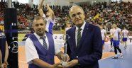 Voleybol Federasyonu Başkanı Üstündağ'a ödül