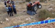 Yaşlı adam şarampole inen traktörünün yanında ölü bulundu