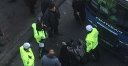 Yaşlı kadın dolmuşun altında kaldı