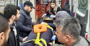 Yayalar için duran otomobile tır çarptı: 1 yaralı
