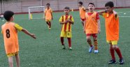 Yaz Futbol Okulu antrenmanlara başladı