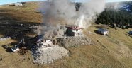 Yıkımı protesto için yayla evini ateşe verdiler