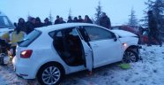 Yoğun kar yağışı kaza getirdi: 1 ölü, 7 yaralı