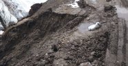 Yoğun yağışlardan dolayı yol çöktü