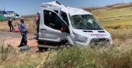 Yolcu minibüsü devrildi: 13 yaralı