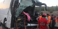 Yolcu otobüsü ile kamyon çarpıştı: 1 ölü, 21 yaralı