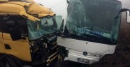 Yolcu otobüsü ile tır çarpıştı: 5 yaralı
