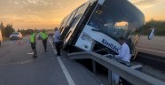 Yolcu otobüsü kaza yaptı: 40 yolcu ölümden döndü