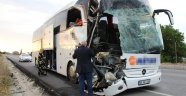 Yolcu otobüsüyle tır çarpıştı: 22 yaralı