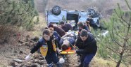 Yoldan çıkan minibüs şarampole yuvarlandı: 9 yaralı