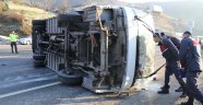 Yollar buz tuttu kazalar beraberinde geldi: 13 yaralı