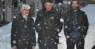 Yüksekova'da kar yağışı hayatı felç etti