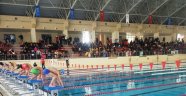Yüzme grup yarışmaları start aldı