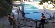 Yüzme havuzunda elektrik akımına kapılan 5 kişi hayatını kaybetti
