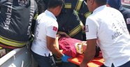 Zincirleme kazada sıkışan yaralıları itfaiye kurtardı