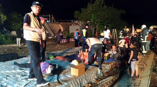Tayvan'da tren kazası: 17 ölü