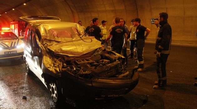 TIR'a arkadan çarpan aracın sürücüsü öldü