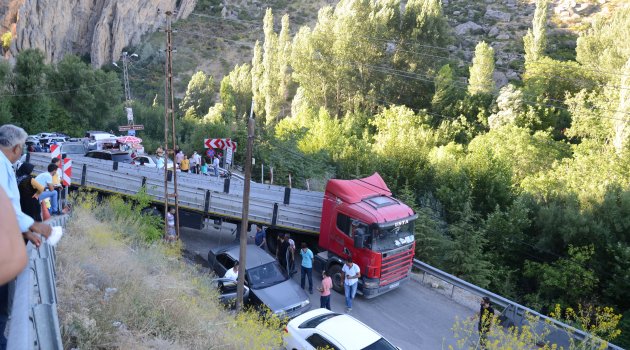 Günpınar şelalesi yolunda tır çilesi