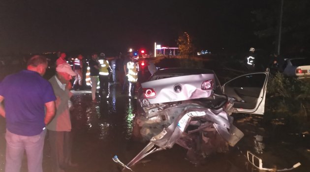 Tokat'ta çamurlu yolda 3 araç çarpıştı: 4 yaralı