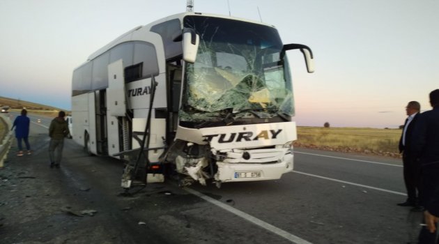 Trafik kazası 2 ölü çok sayıda yaralı
