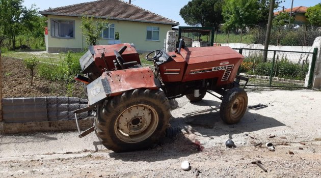 Traktörün altında kaldı kurtarılmadı