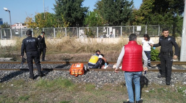 Trenin çarptığı yaşlı adam ağır yaralandı