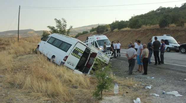 Tunceli-Elazığ karayolunda trafik kazası: 3'ü çocuk 20 yaralı