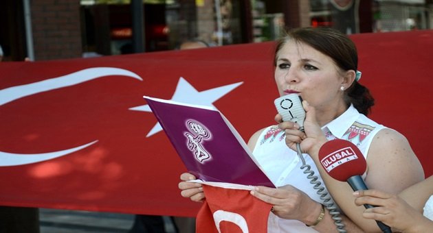 TÜRK BAYRAĞINI KİMSE İTİBARSIZLAŞTIRAMAZ