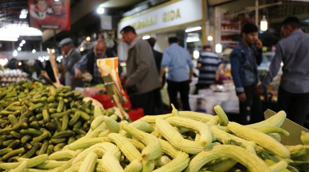 Turşuluklar pazar tezgahlarını süsledi
