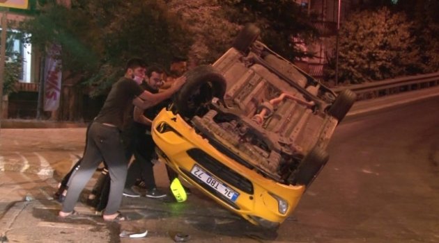 Ümraniye'de taksi takla attı: 1 yaralı