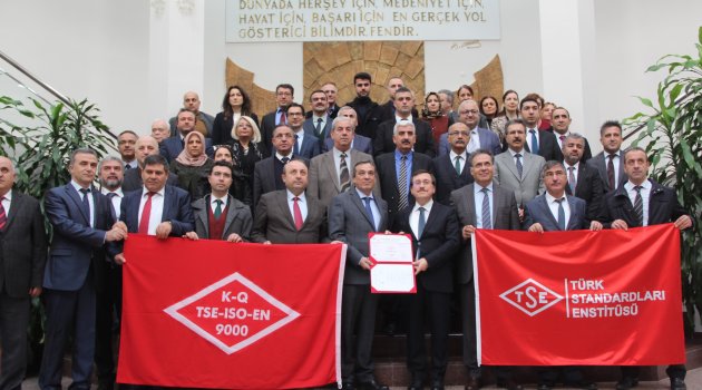 İÜ'ye kalite yönetim sistem belgesi