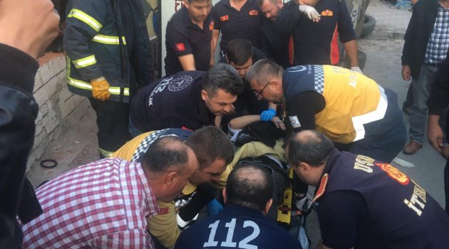 Uşak'ta servis aracı devrildi: 1 ölü 14 yaralı