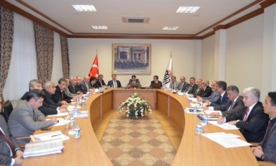 VALİ ŞAHİN BELEDİYE BAŞKANLARI İLE TOPLANTI DÜZENLEDİ