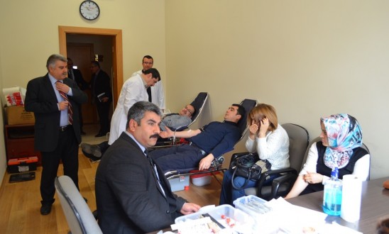 VALİLİK PERSONELİ KAN VERDİ