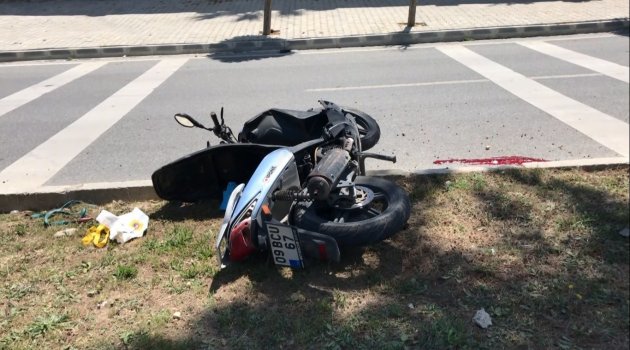 Virajı alamayan motosiklet sürücüsü ağaca çarptı: 1 ölü