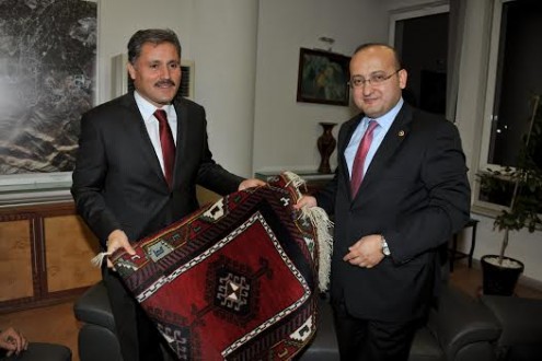 Yalçın Akdoğan Başkan Çakır'ı ziyaret etti