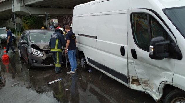 Yalova'da zincirleme trafik kazası: 2 yaralı