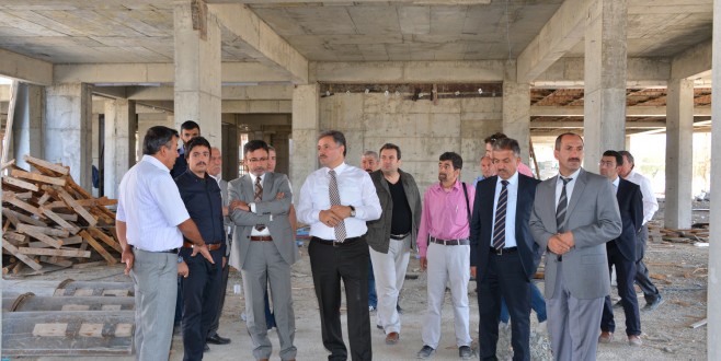 Yapımı devam eden inşaatları yerinde inceleyen Başkan Çakır: