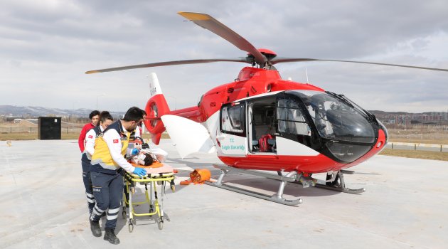 Yaralı çocuk helikopterle sevk edildi