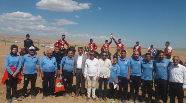 Yazıhan'da atlı cirit heyecanı