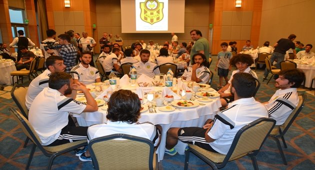 Yeni Malatyaspor Kulübü iftar verdi