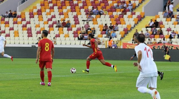 Yeni Malatyaspor'un genç yeteneği İsmail Karakoç oynadığı futbolla beğeni kazandı