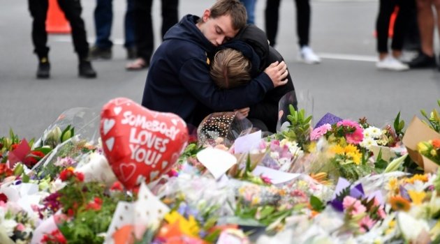 Yeni Zelanda terör saldırısında hayatını kaybedenleri anıyor