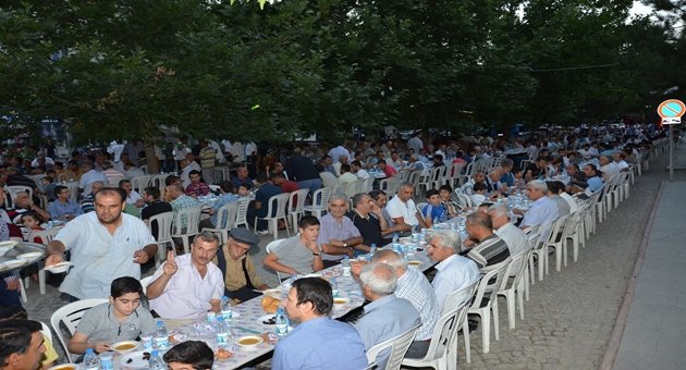 Yeşilyurt Belediyesi 1.500 Kişiye İftar Verdi