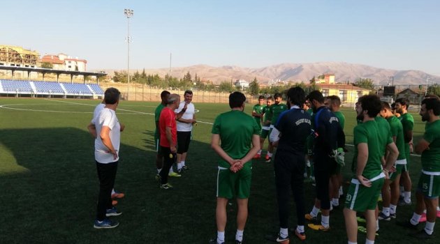 Yeşilyurt Belediyespor'da Pütürge Belediyespor maçı hazırlıkları sürüyor