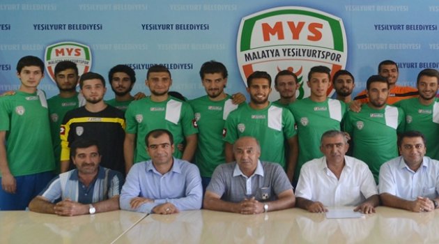 Yeşilyurtspor Dış Transferde 7 Oyuncuyla Anlaştı