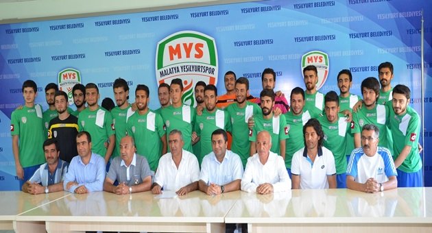 Yeşilyurtspor teknik heyet ve futbolcuları tanıttı