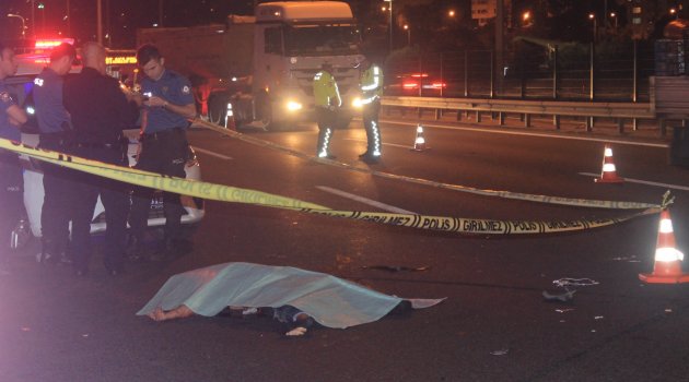 Yolun karşısına geçmeye çalışan kadına otomobil çarptı: 1 ölü